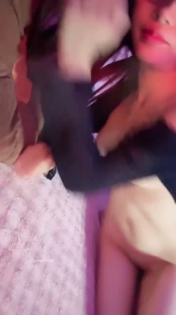 【想到你我就湿】绝美纹身女神握住大屌口交爆操 上次刮过毛现在张出来一点点，换了个妆容差点没认出来 截图15