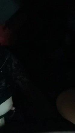 风情少妇深夜跟大哥户外车震，开档黑丝让大哥用跳蛋塞进逼里抽插浪叫呻吟，露脸口交大鸡巴无套抽插不要错过 截图13