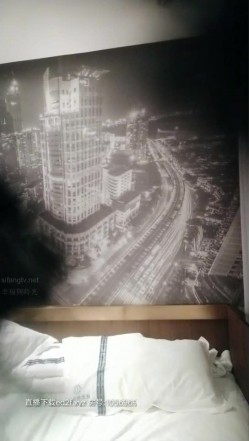 【偷情的刺激】专攻各种少妇 女的不知道偷拍啪啪时很享受，开干一分多钟女的居然高潮了 截图15