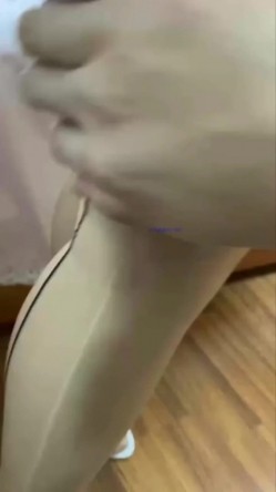 超顶反差婊少妇公务员美熟女【蓝阿姨】厚厚的红唇显得无比性感，口交舌功了得 截图3