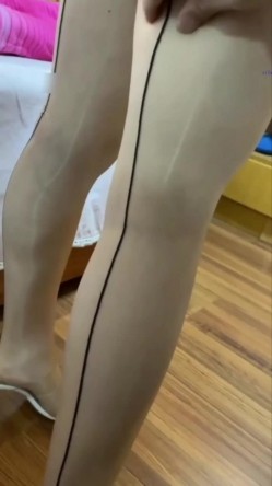 超顶反差婊少妇公务员美熟女【蓝阿姨】厚厚的红唇显得无比性感，口交舌功了得 截图5