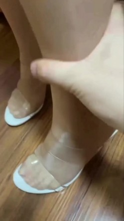 超顶反差婊少妇公务员美熟女【蓝阿姨】厚厚的红唇显得无比性感，口交舌功了得 截图15