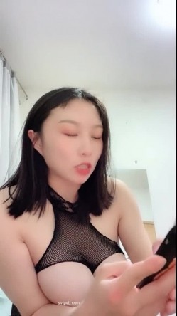 巨乳奶妈和亲妹妹一起下海：奶大与奶小的，奶奶的穴更黑哈哈，姐姐的胸摇 各种优惠勾引狼友撸！ 截图14
