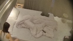 超极品女神女友 黄毛小帅带着校花女友开房 这妹子是真漂亮 扣了半天还上了道具 截图7