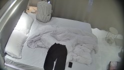 超极品女神女友 黄毛小帅带着校花女友开房 这妹子是真漂亮 扣了半天还上了道具 截图10