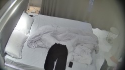 超极品女神女友 黄毛小帅带着校花女友开房 这妹子是真漂亮 扣了半天还上了道具 截图11