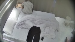 超极品女神女友 黄毛小帅带着校花女友开房 这妹子是真漂亮 扣了半天还上了道具 截图12
