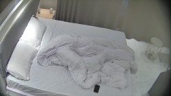 超极品女神女友 黄毛小帅带着校花女友开房 这妹子是真漂亮 扣了半天还上了道具 截图13