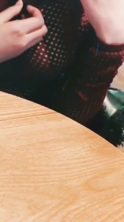 模特身材气质，推特露出婊【yunbit】各种公共场合大胆穿着，露出啪啪 截图2