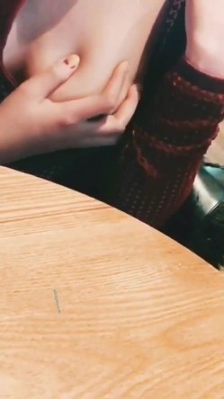 模特身材气质，推特露出婊【yunbit】各种公共场合大胆穿着，露出啪啪 截图7