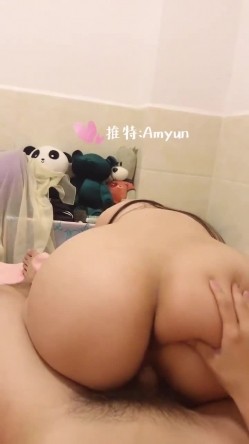 《震撼情侣私拍秘泄密》露脸才是王道！广州90后情侣Amyun推特私拍每天都要造爱高颜蜂腰蜜桃臀小反差性瘾记录淫荡生活 截图8