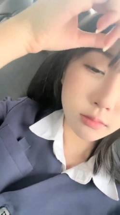 抖音网红！可爱至极！~【京鱼儿】大尺度粉穴天然美乳~哇塞，女神不常来，可遇不可求 截图2