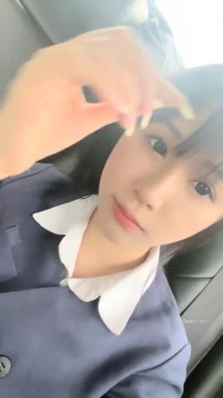 抖音网红！可爱至极！~【京鱼儿】大尺度粉穴天然美乳~哇塞，女神不常来，可遇不可求 截图7