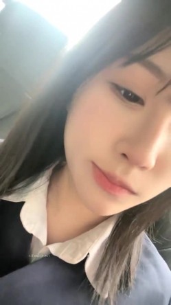 抖音网红！可爱至极！~【京鱼儿】大尺度粉穴天然美乳~哇塞，女神不常来，可遇不可求 截图11