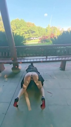 母狗调教师【泽塔控】滴蜡封逼 双洞跳蛋 两只母狗 双倍快乐！惩罚完狠狠的艹一顿 直接拽到床角 扯着绳子狠狠的后入内射 截图2