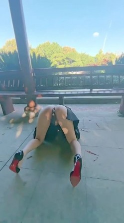 母狗调教师【泽塔控】滴蜡封逼 双洞跳蛋 两只母狗 双倍快乐！惩罚完狠狠的艹一顿 直接拽到床角 扯着绳子狠狠的后入内射 截图3