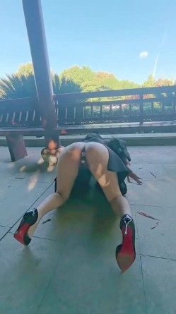 母狗调教师【泽塔控】滴蜡封逼 双洞跳蛋 两只母狗 双倍快乐！惩罚完狠狠的艹一顿 直接拽到床角 扯着绳子狠狠的后入内射 截图5