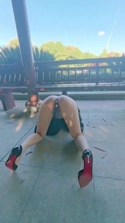 母狗调教师【泽塔控】滴蜡封逼 双洞跳蛋 两只母狗 双倍快乐！惩罚完狠狠的艹一顿 直接拽到床角 扯着绳子狠狠的后入内射 截图9