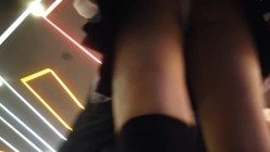 商城跟随偷窥跟男友逛街的眼镜小姐姐 皮肤白皙 性感大屁屁 截图2