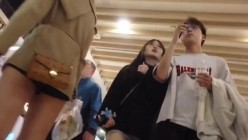 商城跟随偷窥跟男友逛街的眼镜小姐姐 皮肤白皙 性感大屁屁 截图10