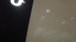 商城跟随偷窥跟男友逛街的眼镜小姐姐 皮肤白皙 性感大屁屁 截图13