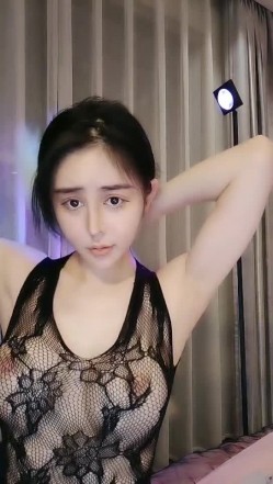 火辣女郎-空乘馨馨-，空姐的闺房，多套调情制服，裸舞挑逗诱惑，奶子又涨又挺，这屁股你能不心动吗！ 截图3
