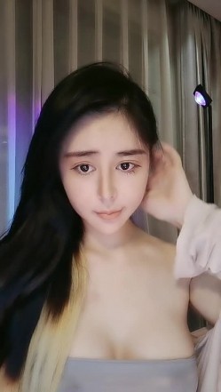 火辣女郎-空乘馨馨-，空姐的闺房，多套调情制服，裸舞挑逗诱惑，奶子又涨又挺，这屁股你能不心动吗！ 截图7