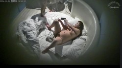 上帝视角 花臂男带妞开房操 都是社会人儿 操起来配合十足 叫声婉转 一对奶子也被撞得乱飞 截图10