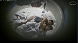 上帝视角 花臂男带妞开房操 都是社会人儿 操起来配合十足 叫声婉转 一对奶子也被撞得乱飞 截图12