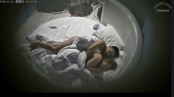 上帝视角 花臂男带妞开房操 都是社会人儿 操起来配合十足 叫声婉转 一对奶子也被撞得乱飞 截图13