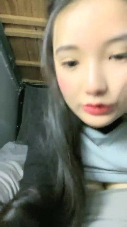 重磅！G奶校花下海~纯到爆炸，【大二学妹】，宿舍脱光，天然白虎馒头穴，小穴超肥，奶子又大又软 截图9