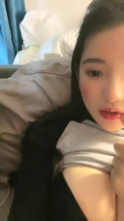 重磅！G奶校花下海~纯到爆炸，【大二学妹】，宿舍脱光，天然白虎馒头穴，小穴超肥，奶子又大又软 截图10