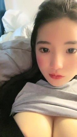 重磅！G奶校花下海~纯到爆炸，【大二学妹】，宿舍脱光，天然白虎馒头穴，小穴超肥，奶子又大又软 截图11