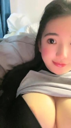 重磅！G奶校花下海~纯到爆炸，【大二学妹】，宿舍脱光，天然白虎馒头穴，小穴超肥，奶子又大又软 截图13