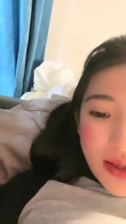 重磅！G奶校花下海~纯到爆炸，【大二学妹】，宿舍脱光，天然白虎馒头穴，小穴超肥，奶子又大又软 截图16