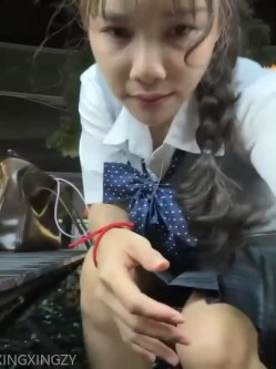 JK小母狗+反差研究生【adora】各种户外公共场所跳蛋发骚喷水 截图10