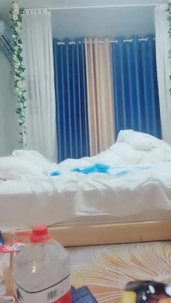 偷情男女尽情释放，全程露脸风骚的学妹配合小哥的各种抽插，边亲边草后入翘臀，风情迷人呻吟可射表情好骚啊 截图10