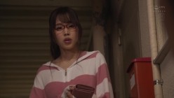 URE-101 累計15万DL！！ 原作:ヘリを となりのあやねさん 隣人と魅惑の肉体関係を卑猥に描いた人気同人をマドンナで忠実実写化！！ 新井リマ 截图1