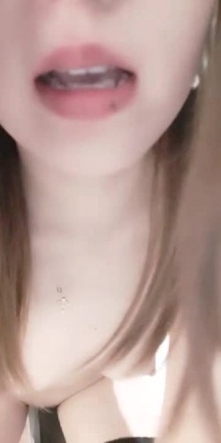 露脸黑丝袜非常耐操的年轻小妹，口活超棒非常淫荡被大鸡巴各种姿势爆草，无套水多表情很骚，呻吟浪叫不止 截图7