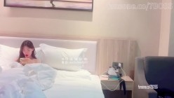 【7BOOS】今天干的妹子一直求饶 把她按在床上从正面干进去 那逼又热又紧 逼都干红了 截图2
