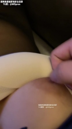 打瓦认识极品露脸大奶母狗，妹子千里送逼也太爽了！穿着JK水手制服+黑丝，极度反差！无套干她直接高潮 截图2