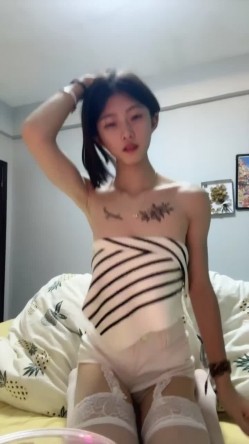 女奴母狗训练工作室【贝特Better】极品粉穴女模电竞椅捆绑炮机强制高潮 截图2