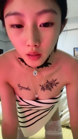 女奴母狗训练工作室【贝特Better】极品粉穴女模电竞椅捆绑炮机强制高潮 截图6