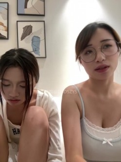️清纯主播【202509yoyo】表姐带着表妹下海直播、在线教口活、练习做爱姿势 截图10