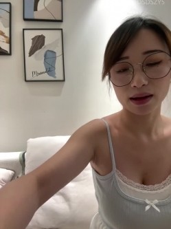 ️清纯主播【202509yoyo】表姐带着表妹下海直播、在线教口活、练习做爱姿势 截图11