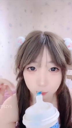 今年最美校花【邪恶双马尾】道具自慰 罕见收费房~尺度全开~全裸 截图9