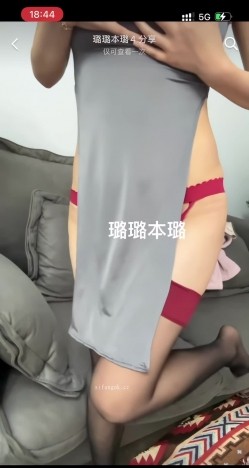 最新抖音泄密！高颜值大奶丝袜女神【璐璐本璐】福利，性爱XO自慰内衣诱惑，绝对反差炸裂 截图16
