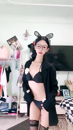 舞蹈系校花学妹【小涵宝宝】护士制服 丝袜诱惑 抖音风骚舞，道具自慰 截图8