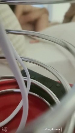 顶级淫妻博主，【刺鸡】，分享老婆给单男操多P，露脸，这个少妇真是骚，喜欢大学生 截图1