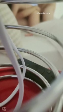 顶级淫妻博主，【刺鸡】，分享老婆给单男操多P，露脸，这个少妇真是骚，喜欢大学生 截图2